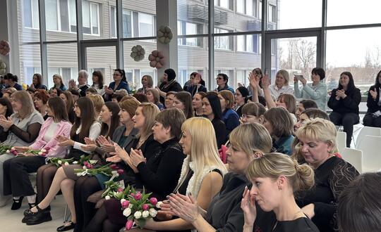 На НГО поздравили заводчанок с 8 Марта...